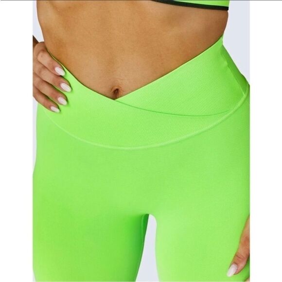 SHEFIT SEAMLESS LEGGINGS SIZE MEDIUM - Picture 3 of 10